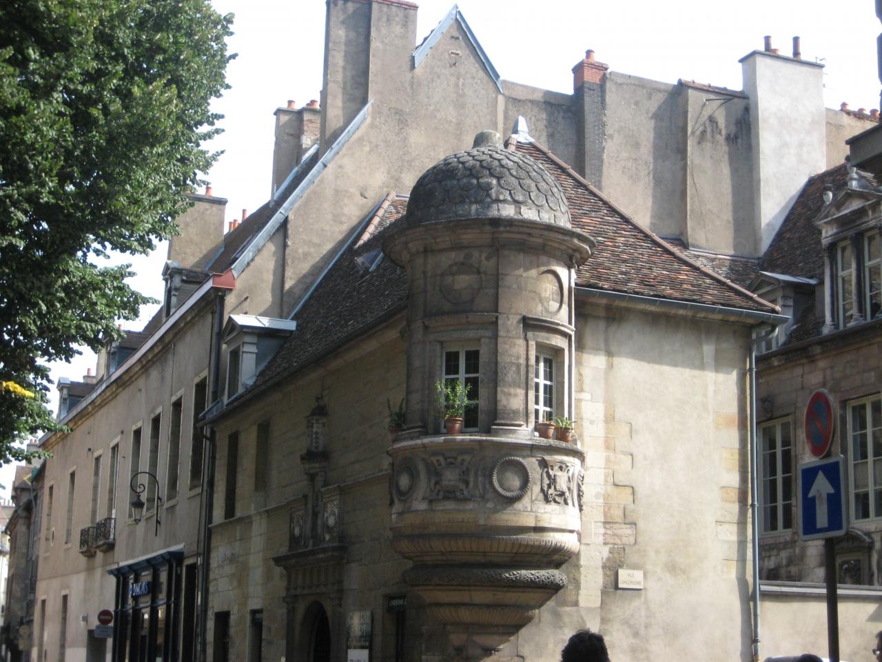 Une maison à tourelle